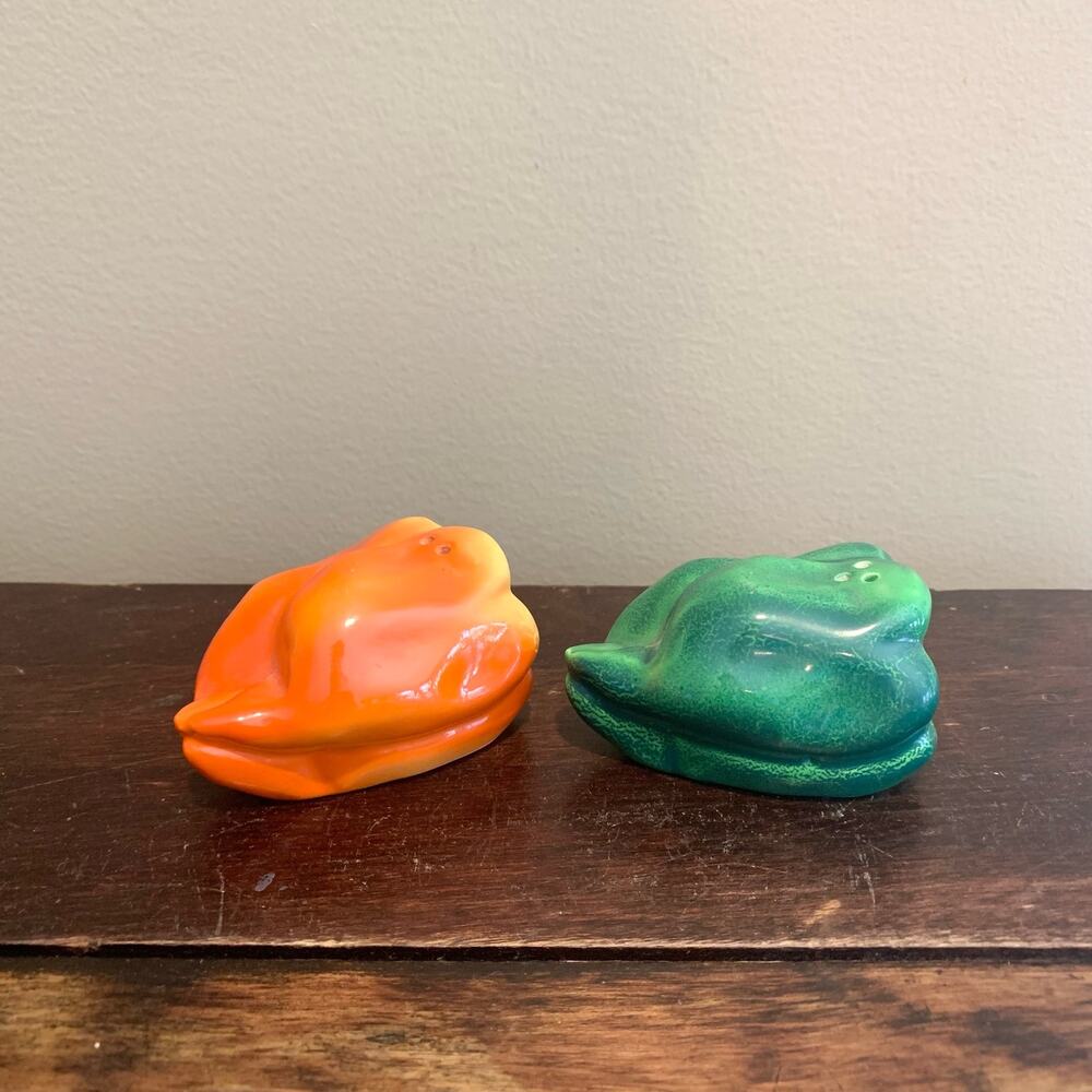 Vintage green & orange Habanero pepper porcelain salt‎ & pepper Shakers